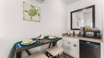 微波爐、咖啡機/沖茶器、廚房用具/餐具/器皿