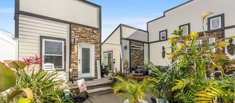 Hot Tub, 10min walk to Beach at Tiny Treasure