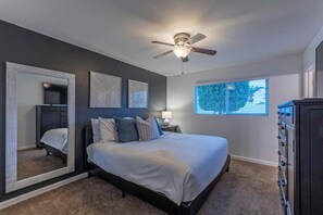 3 bedrooms, desk, iron/ironing board, free WiFi