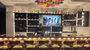 Bar en bord de piscine
