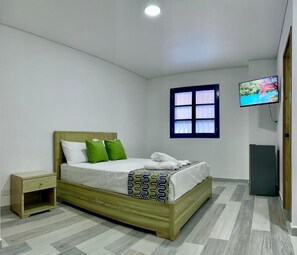 Basic Room | Hypo-allergenic bedding, minibar, individually furnished, free WiFi