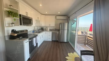 Coffee/tea maker, fridge, microwave, oven