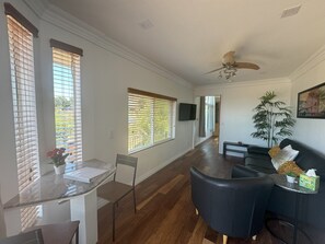 Smart TV - Serenity - Amazing Views & Modern Charm, 1 bedrm, 1 bath, 2 beds, kitchen, deck (La Mesa)