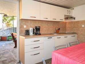 Kühlschrank, Mikrowelle, Ofen, Geschirrspüler