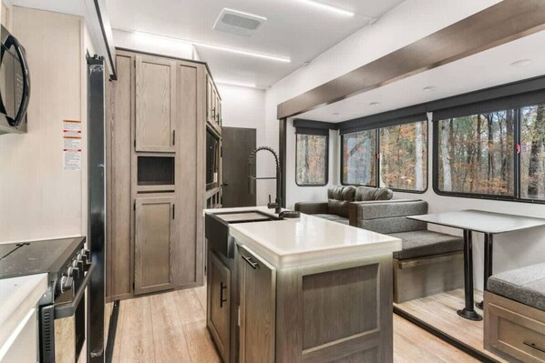 Interior - 12 bdrms/20 beds/pool/Hot Tub/3 RV's/ATVs/30 acres (Ellenwood)