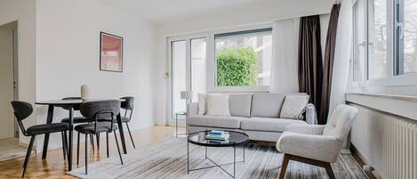 Fernseher, Stereoanlage