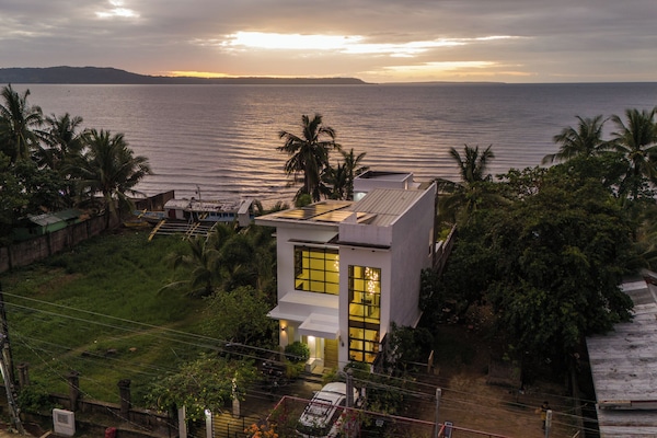 Utsikt mot strand/hav