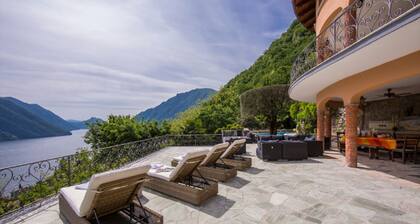 Villa Isola Verde With 8 Bedrooms and 6 Bathrooms