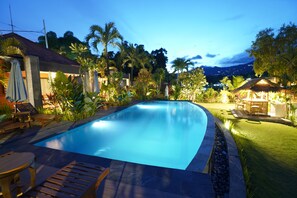 Outdoor pool - The Manja Retreat Lovina Bali (Sukasada)