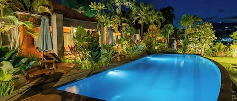 Kolam renang outdoor