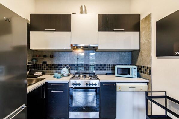 Fridge, microwave, oven, stovetop