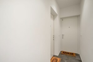 Interior - GuestHost - Spacious 75 sqm two-level apartment, just a 5-minute walk from the M3 Porta Romana (Yellow) metro station. The apartment, which can accommodate up to 4 guests, is located on the ground floor and basement of a building without a lift. Please (Milano)