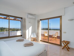 4 Schlafzimmer, Schreibtisch, Internetzugang