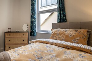 2 habitaciones, escritorio, tabla de planchar con plancha y wifi gratis