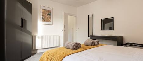 2 bedrooms, desk, iron/ironing board, free WiFi