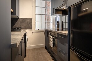 Fridge, oven, stovetop, dishwasher