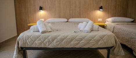 1 bedroom, desk, WiFi, bed sheets