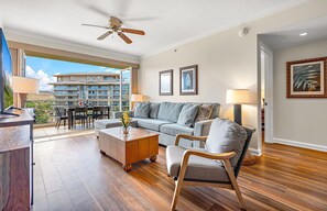 Télévision, lecteur de DVD, chaîne hi-fi