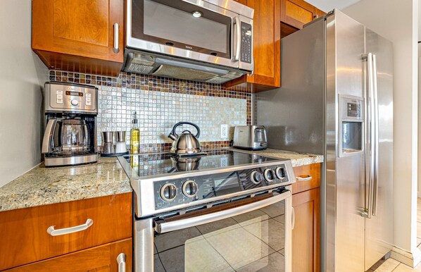 Fridge, microwave, oven, stovetop