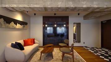 Deluxe Studio Suite | Free WiFi