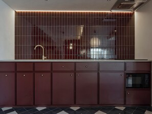Deluxe Studio Suite | Private kitchen | Fridge, microwave, stovetop, electric kettle - illi Tex Aoyama (Tokyo)