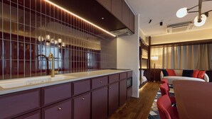 スタンダード スタジオスイート | 専用キッチン | 冷蔵庫、電子レンジ、コンロ、電気ポット