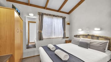 2 bedrooms, iron/ironing board, free WiFi