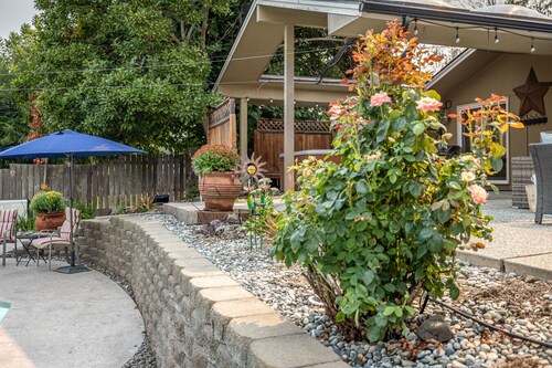 Spacious 3BR,8 guest, pool/2BA/Hot tub, SKI-SUN