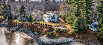 Lakefront Retreat | Sleeps 10 | Private Beach