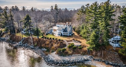 Lakefront Retreat | Sleeps 10 | Private Beach