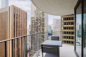 Property grounds - Blueground | Lakeshore East, pool & w/d, nr park (Chicago)