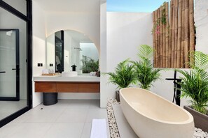 Family Villa, Pool View | Bathroom | Free toiletries, hair dryer, towels, soap - Baliwood Residence Villas II (Munggu)