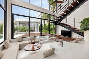 家庭别墅, 泳池景观 | 起居区