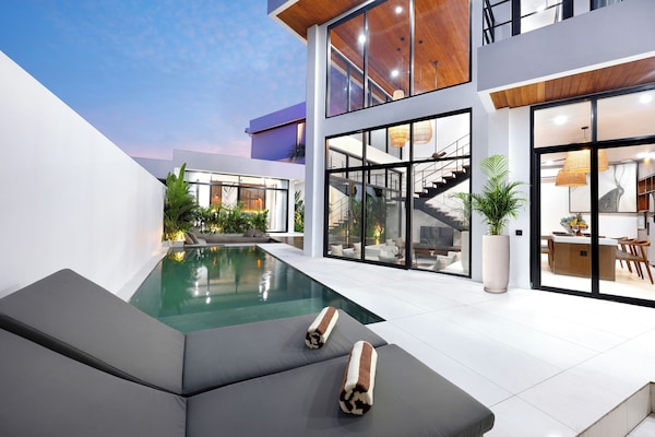 2 utendørsbassenger