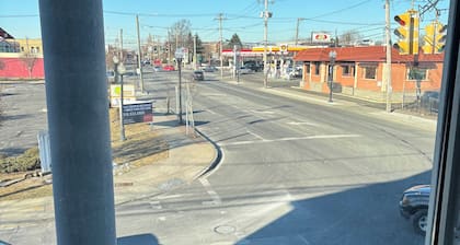 Cozy 1-bedroom in Patchogue, walking distance to restaurants and nightlife.