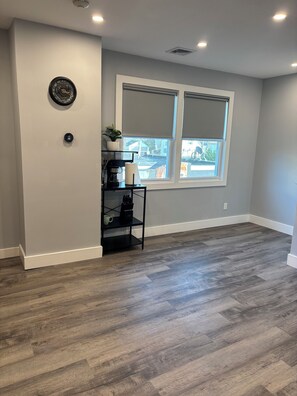 Interior - Cozy 1-bedroom in Patchogue, walking distance to restaurants and nightlife. (Patchogue)