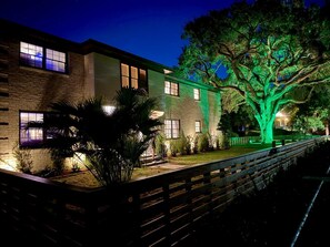 Exterior - Chic 2-bedroom corporate apt with riverviews in Downtown Historic Charleston (Charleston)