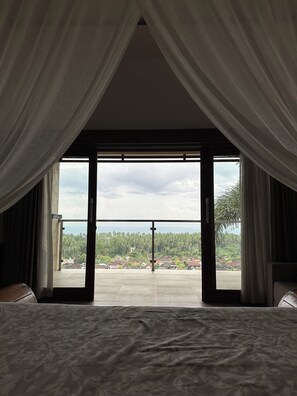 3 makuuhuonetta, silitysrauta/-lauta, vauvan matkasänky, Wi-Fi