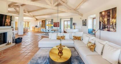 Luxury Clifftop Villa With Ocean Views in Algarve