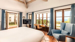 5 Schlafzimmer, Schreibtisch, Bügeleisen/Bügelbrett, Reisekinderbett