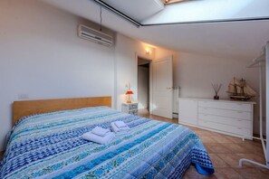 2 bedrooms, WiFi, bed sheets - Red Mansarda - Italia (Viareggio)