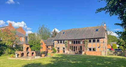 The Threshing Barn - Stunning 5 Bedroom Retreat