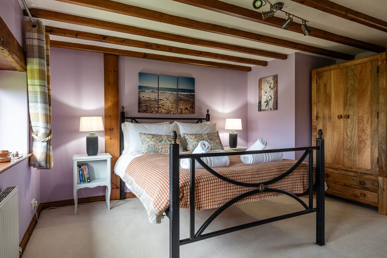 5 室のベッドルーム、デスク、アイロン / アイロン台、旅行用ベビーベッド