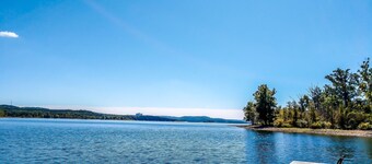 Luxury Lake Life - Heated Pool - Hot Tub - Game Room - Stunning Lake Views