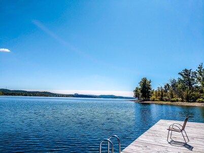 Luxury Lake Life - Heated Pool - Hot Tub - Game Room - Stunning Lake Views