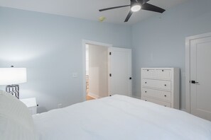 2 bedrooms, iron/ironing board, travel cot, free WiFi