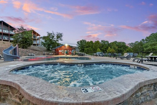 Heated Pool - Hot Tub - Game Room - BIG Lake View