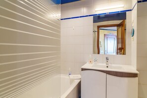 Bruser, hårtørrer, håndklæder