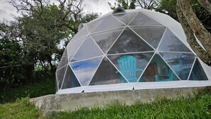 A geodesic dome structure with a view of a blue chair inside. - Mountain view dome, pet friendly, trails and near Poas Volcano. (Carrizal)