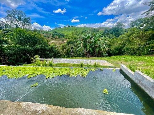 Mountain view dome, pet friendly, trails and near Poas Volcano.